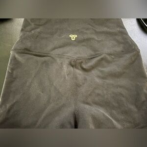 Aritzia Black Life cheeky 3 inch Bike Shorts size 6 like new
Worn once